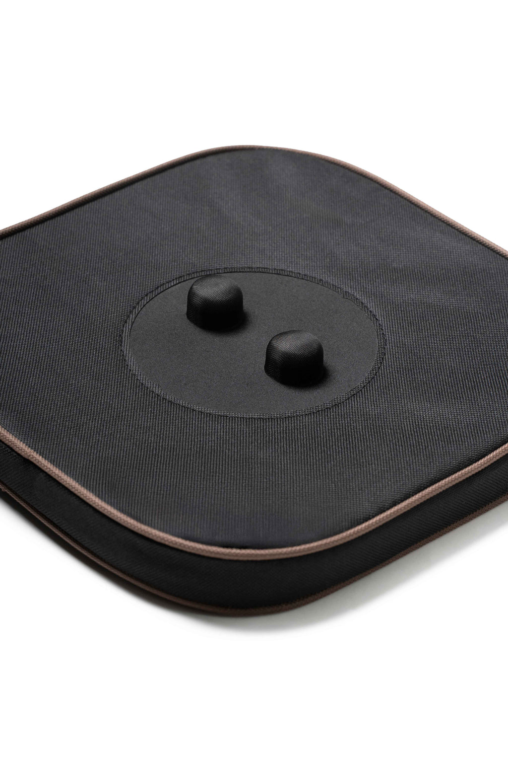 Nomad Tush Cush | Black-Brown